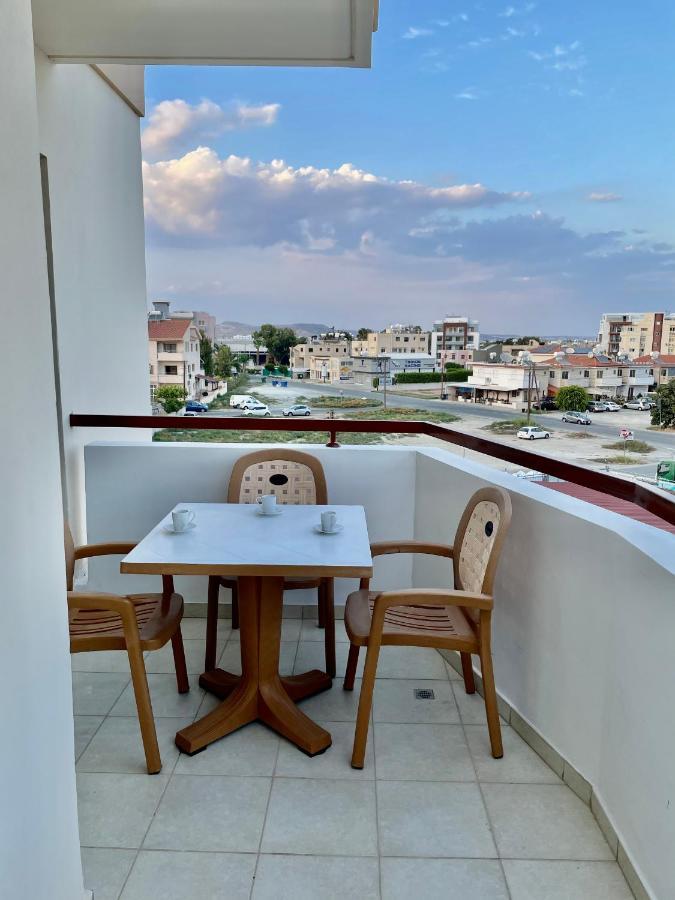 Cyprus Penelope Lägenhet Larnaca Exteriör bild